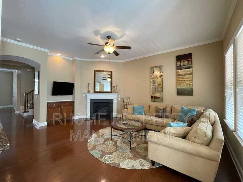 1145 Parktown Dr - Photo 4 of 34