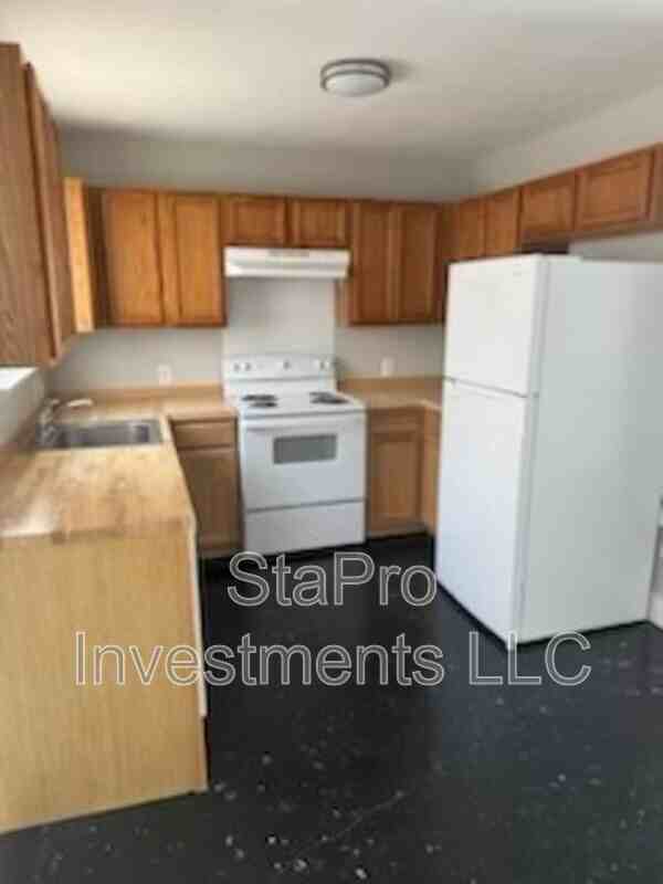 202 Village Pl - Photo 2 of 7