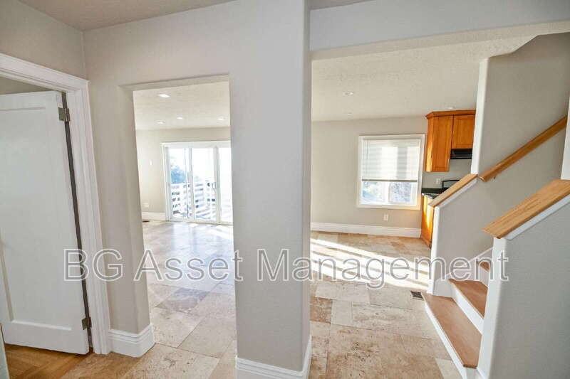 1723 Bayo Vista Ave - Photo 4 of 29