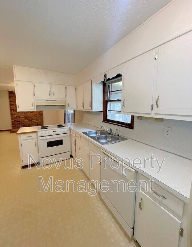 1427 Pineview Cir - Photo 7 of 18