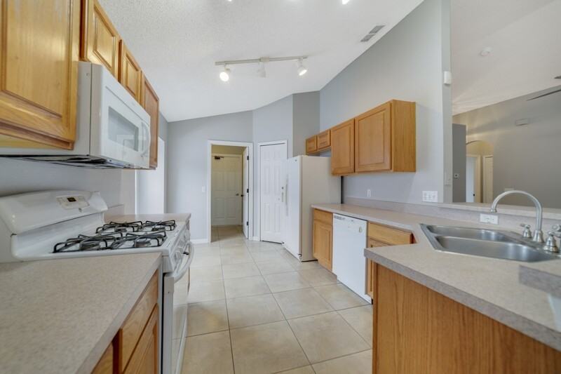 230 Ronaldale Ave - Photo 3 of 12