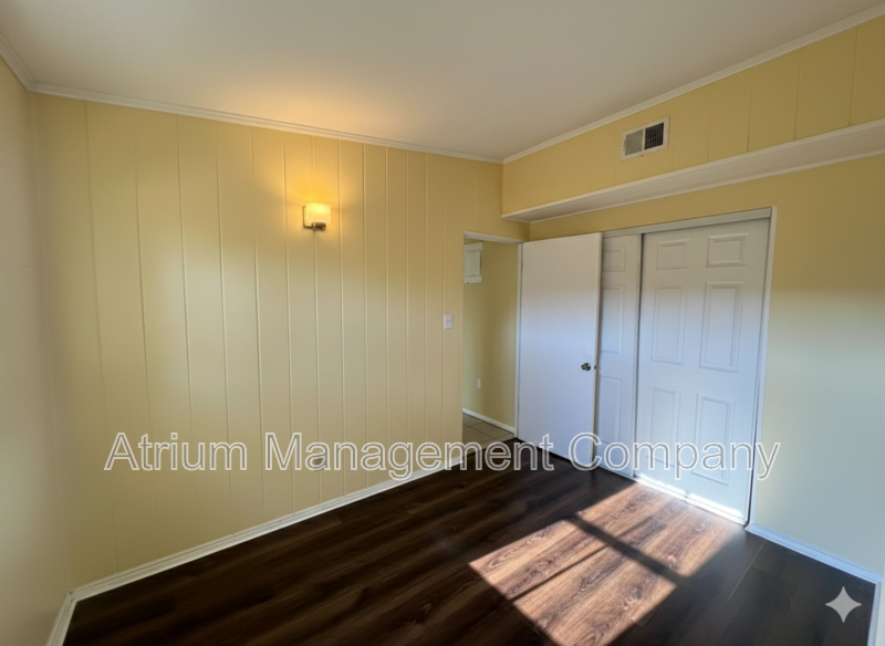 1 E King St - Photo 6 of 19