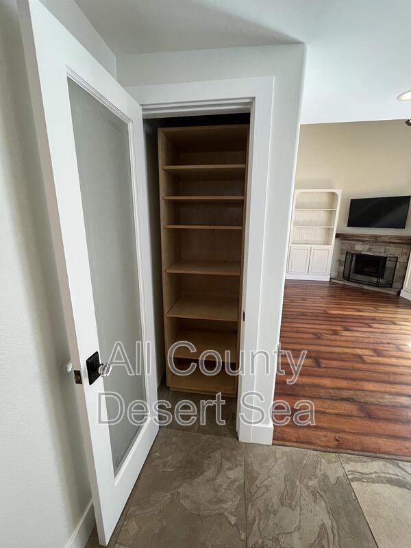 1103 Sandi Ln - Photo 6 of 32