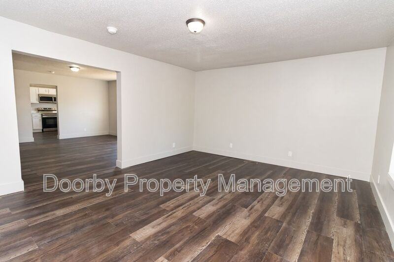 506 Deck Dr - Photo 3 of 17