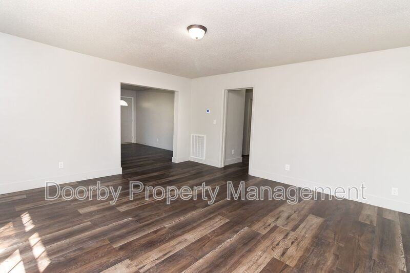 506 Deck Dr - Photo 4 of 17