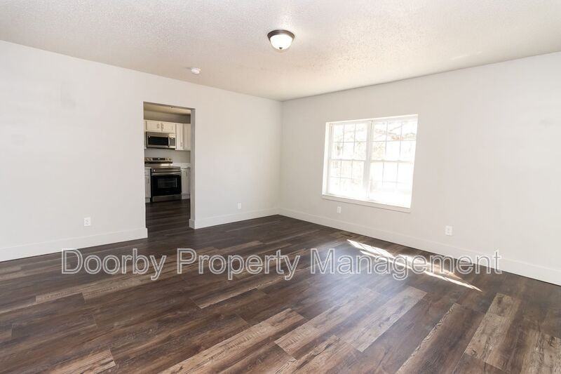 506 Deck Dr - Photo 5 of 17