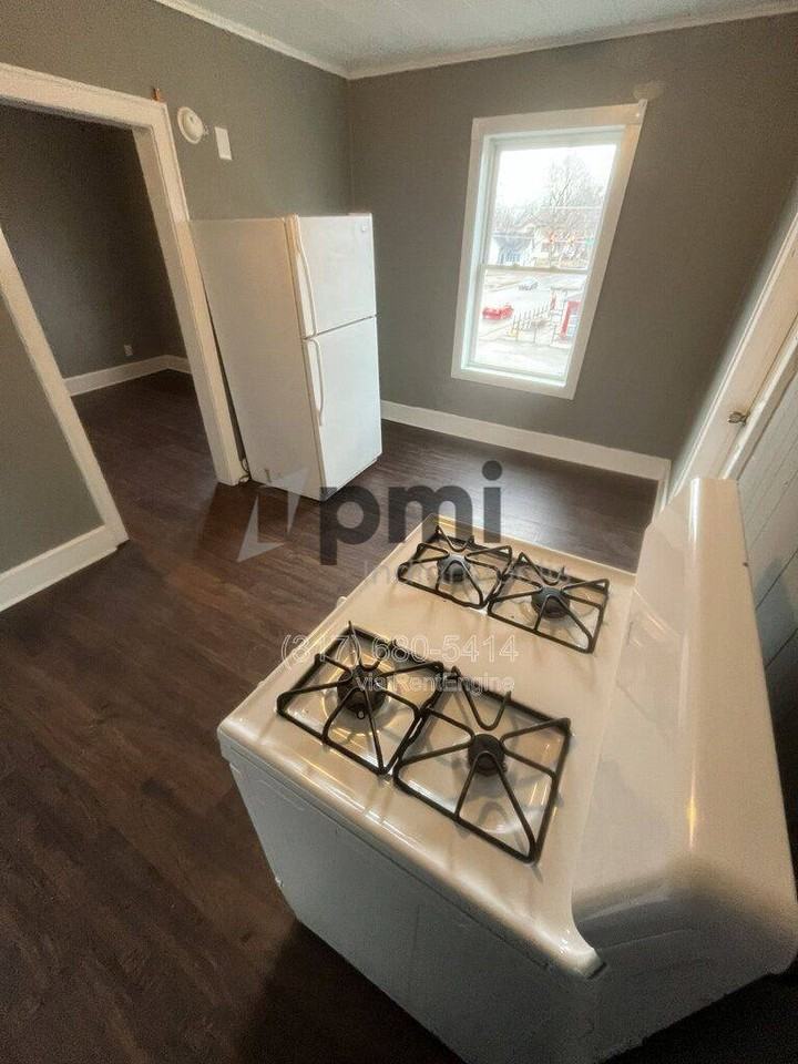 215 1 2 S Madison Ave - Photo 7 of 10