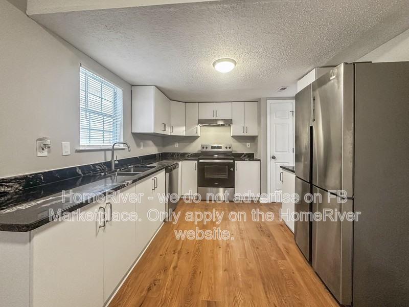 1421 Isleworth Cir - Photo 4 of 21