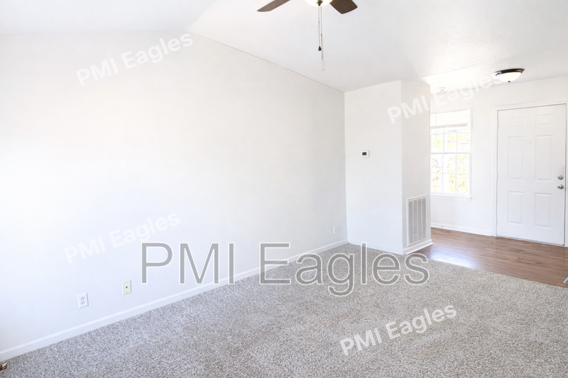 1004 Bush Ave - Photo 2 of 10