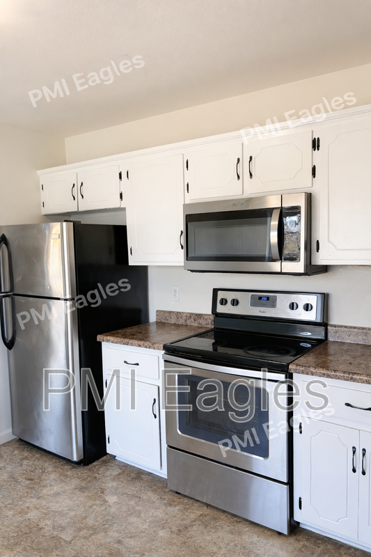 1004 Bush Ave - Photo 4 of 10