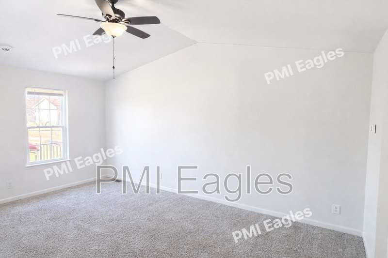 1004 Bush Ave - Photo 6 of 10