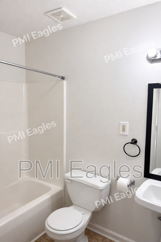 1004 Bush Ave - Photo 7 of 10