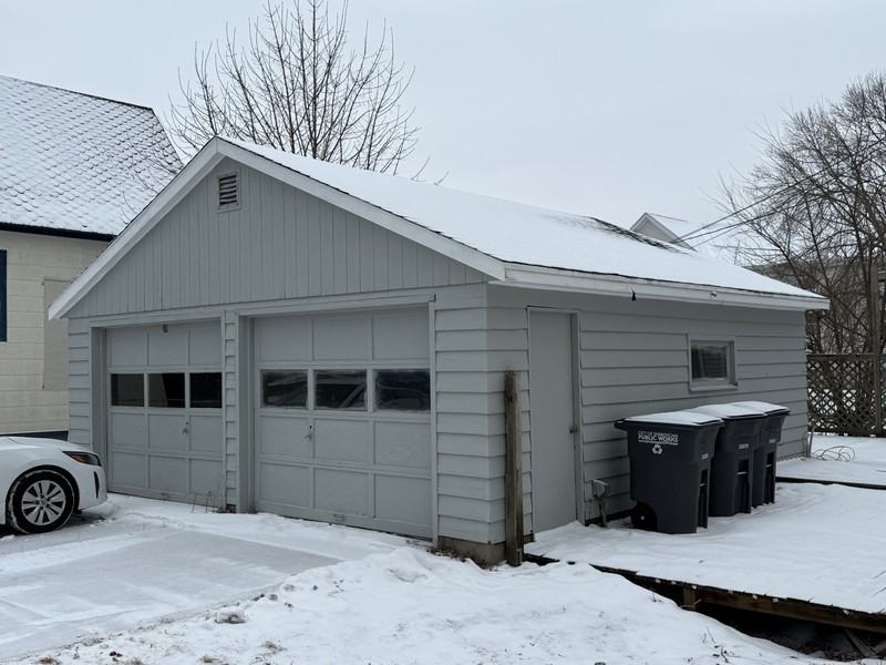 1003 Ontario Ave - Photo 2 of 15