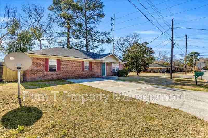 1835 Upson St - Photo 4 of 28