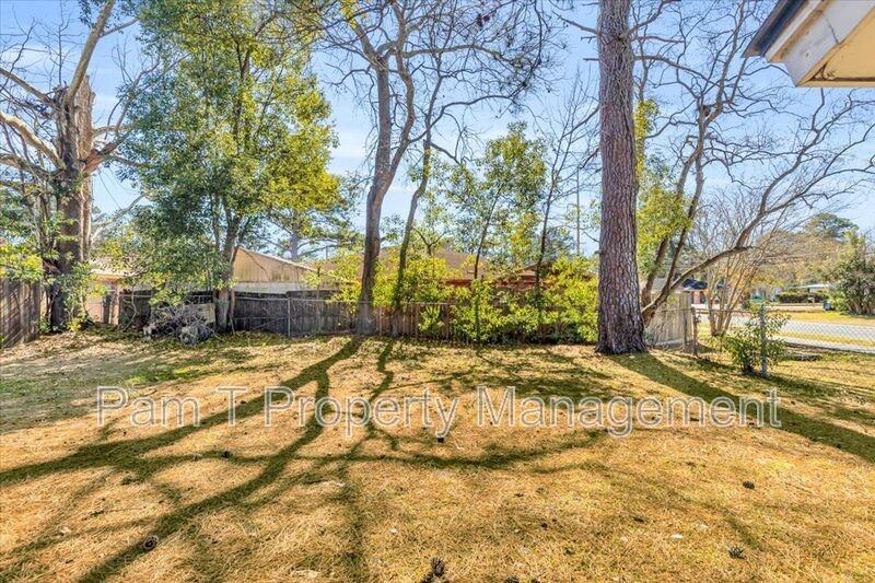 1835 Upson St - Photo 6 of 28