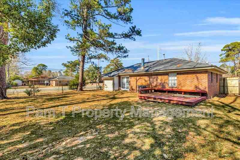 1835 Upson St - Photo 7 of 28