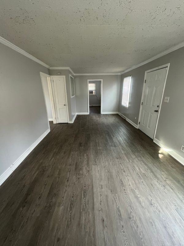 1002 S English St - Photo 4 of 9