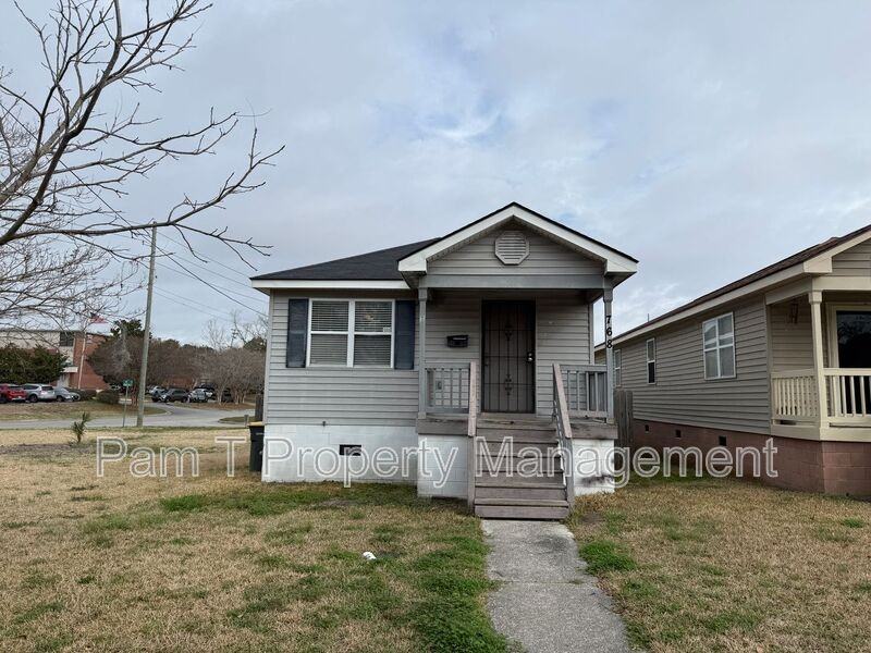 768 Wolf St - Photo 2 of 17