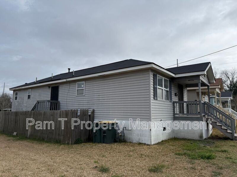 768 Wolf St - Photo 3 of 17