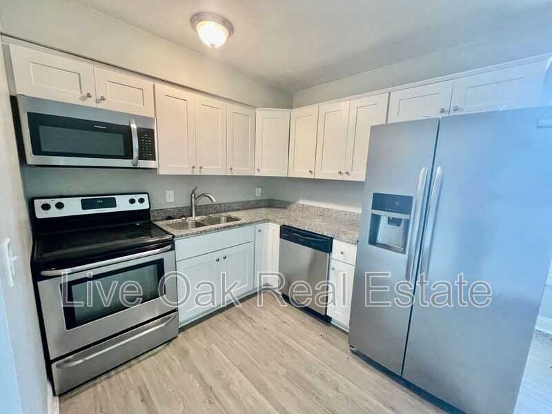 3224 Arctic Ave - Photo 2 of 8