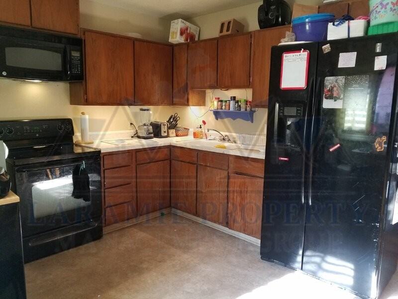 1318 Shield St - Photo 2 of 9