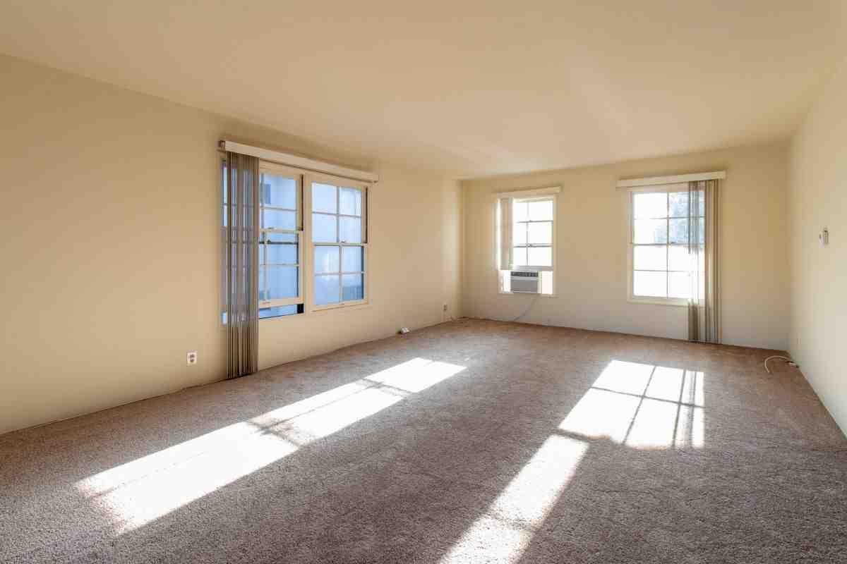 449 N Euclid Ave - Photo 2 of 5