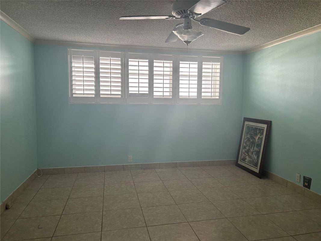 3100 Ne 49th St - Photo 4 of 9