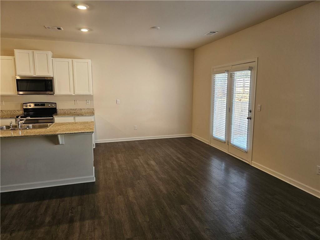 490 Walnut Grove Way - Photo 6 of 23