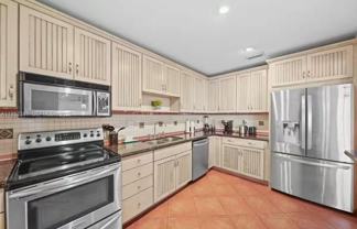 2424 Ne 9th St ##307 - Photo 1 of 1