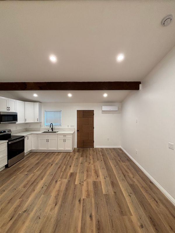 17158 Vose St - Photo 2 of 10