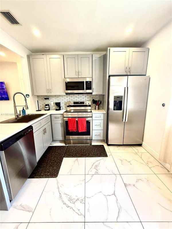 133 Sw 22nd Ter - Photo 2 of 6