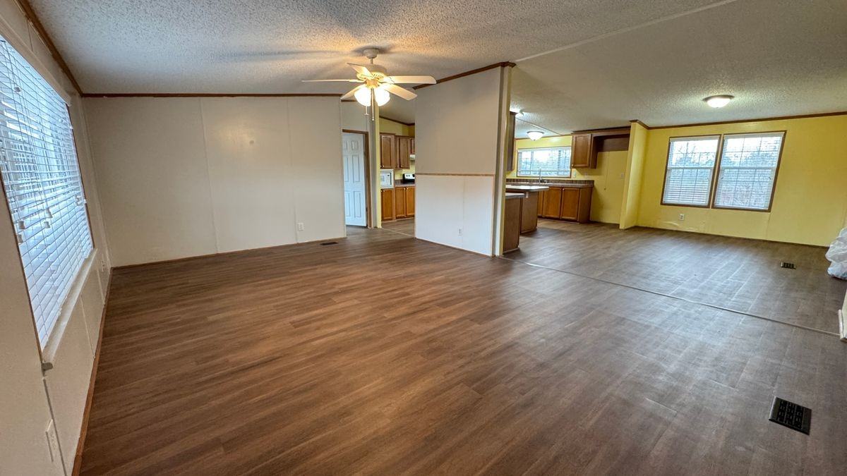 21120 Binford Rd - Photo 4 of 20