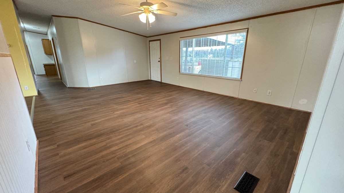 21120 Binford Rd - Photo 5 of 20