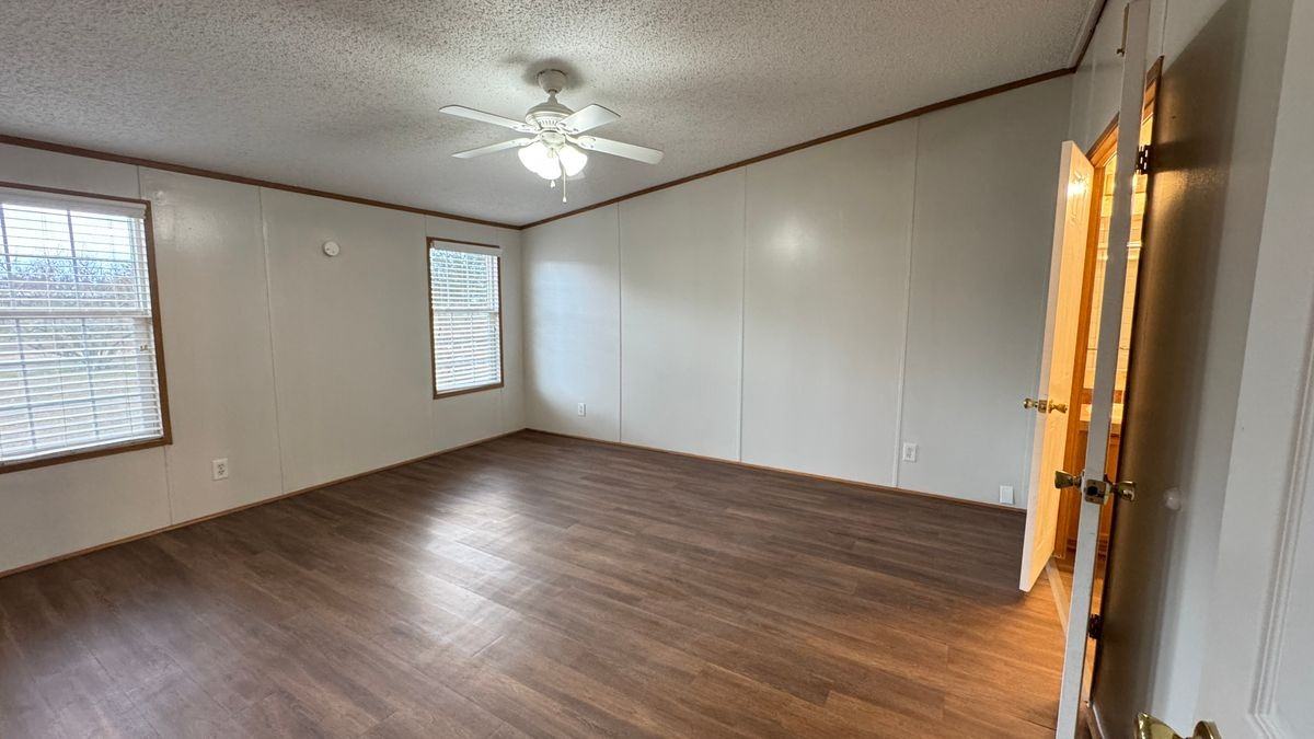 21120 Binford Rd - Photo 6 of 20