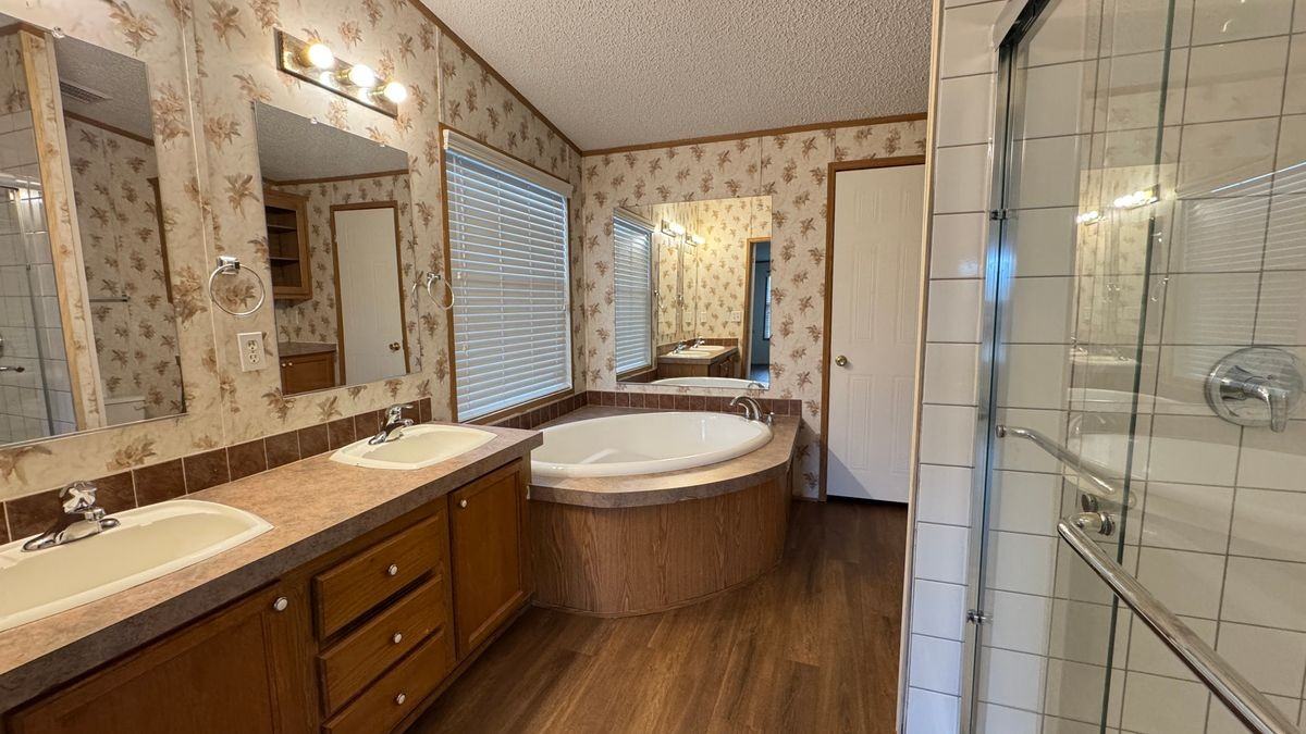 21120 Binford Rd - Photo 7 of 20