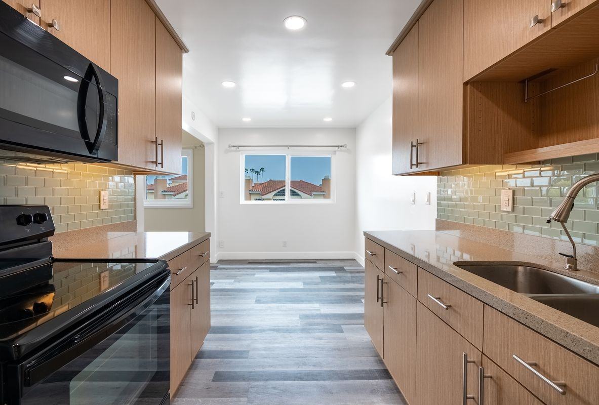 320 E Stocker St ##319 - Photo 3 of 21