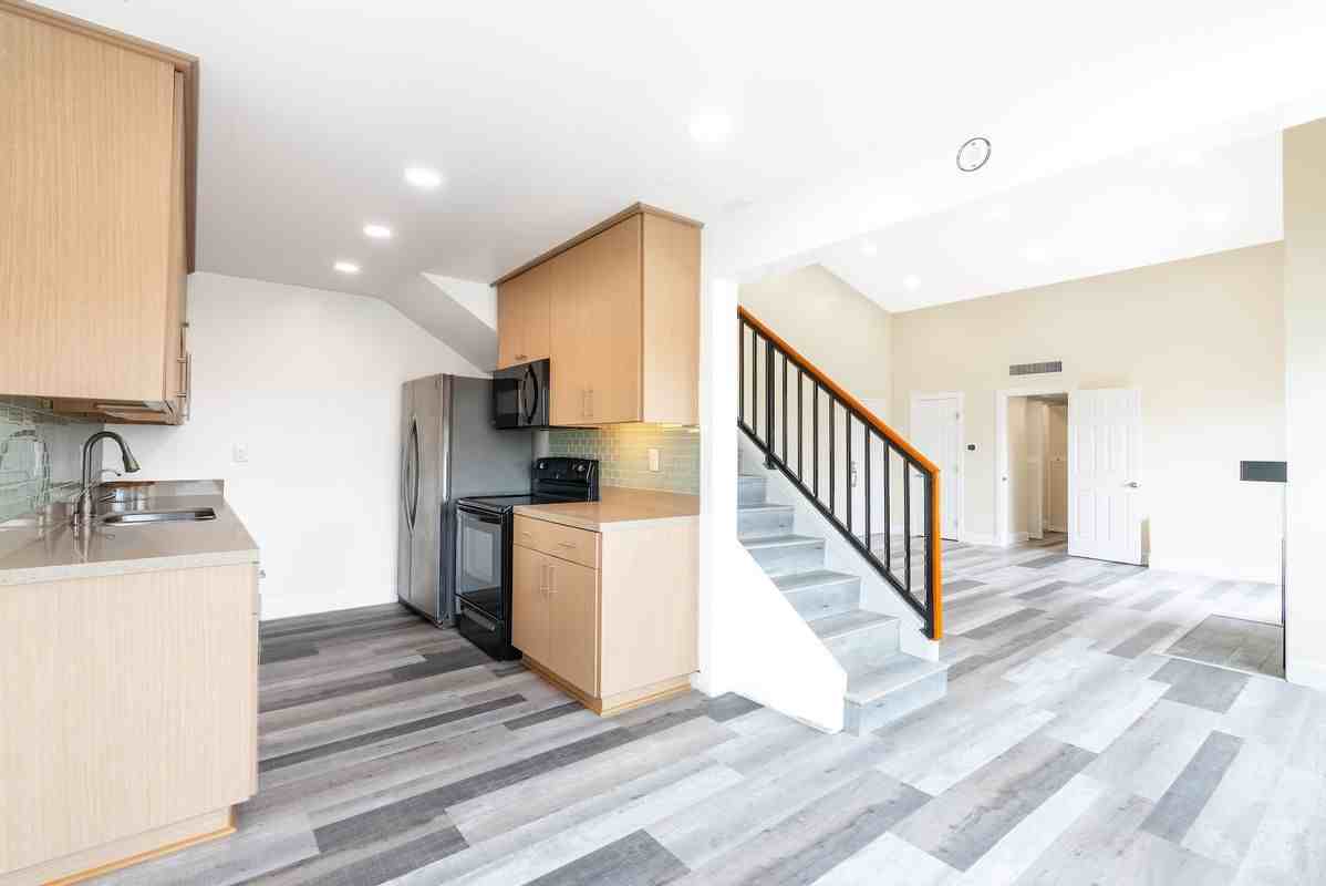 320 E Stocker St ##319 - Photo 5 of 21