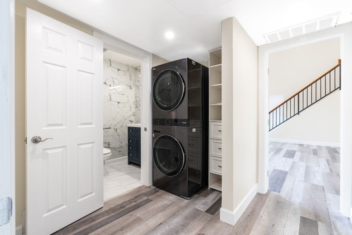 320 E Stocker St ##319 - Photo 7 of 21