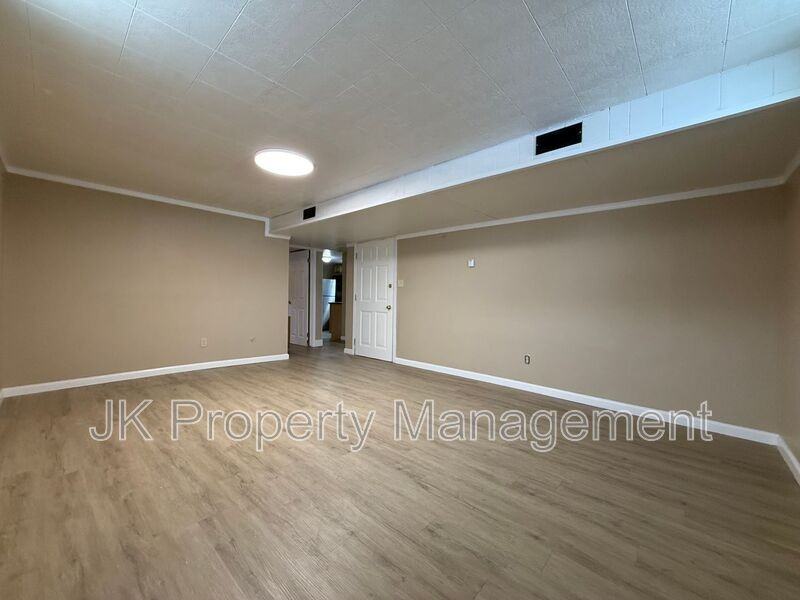 528 21st Ave Ne - Photo 7 of 17