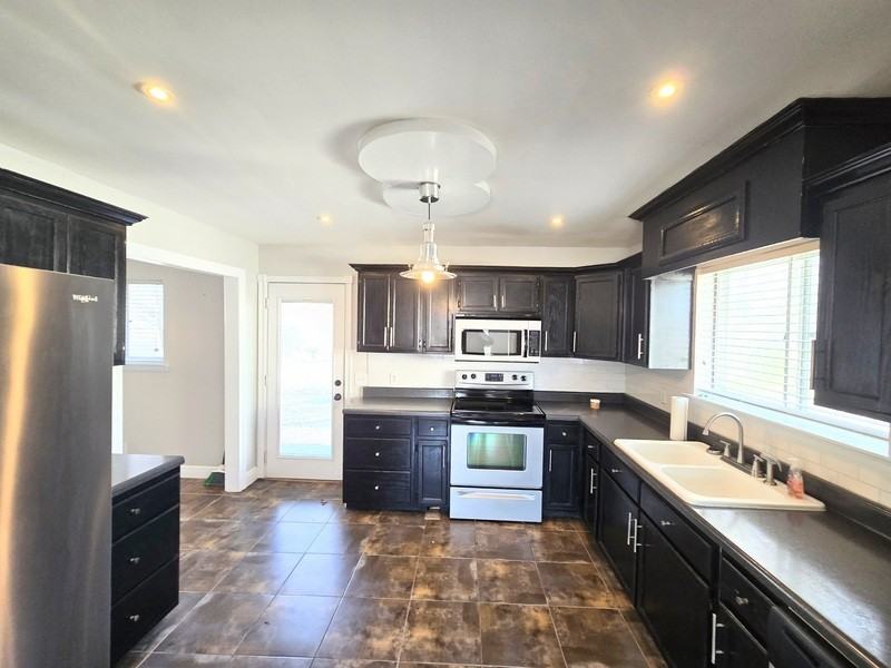 1605 S Mack Smith Rd - Photo 2 of 14