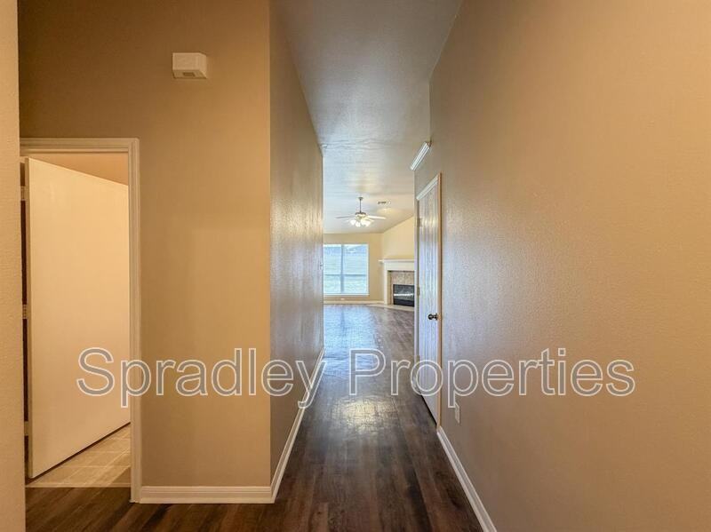 8407 Skyview - Photo 2 of 27