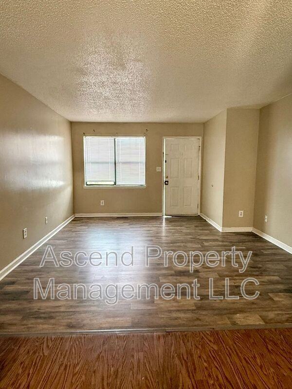 2705 Georgetown Dr Nw #7 - Photo 3 of 8