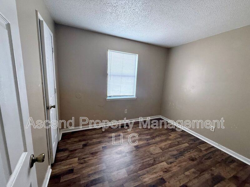 2705 Georgetown Dr Nw #7 - Photo 4 of 8