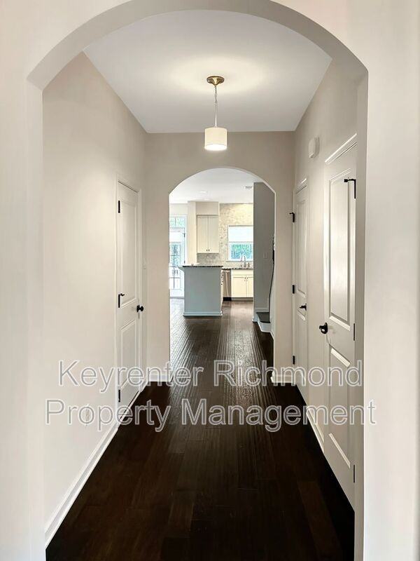 8916 Ringview Dr - Photo 3 of 27