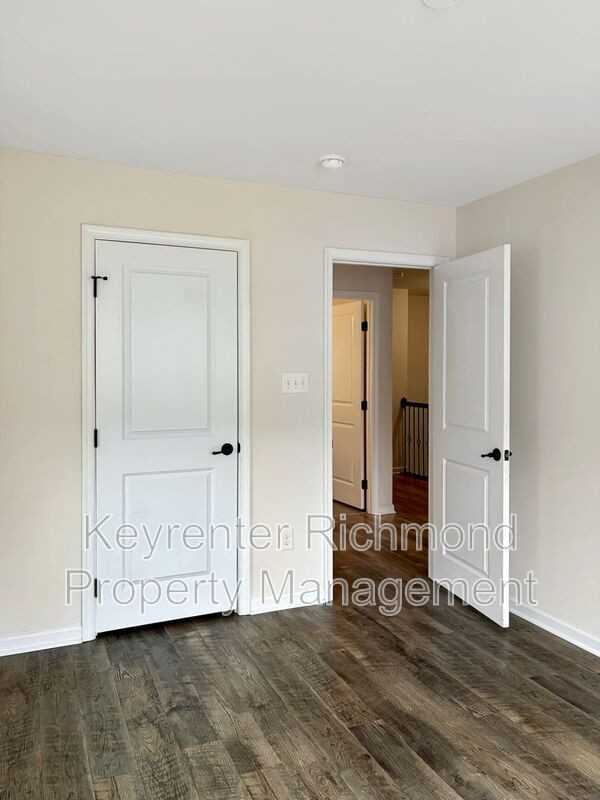 8916 Ringview Dr - Photo 4 of 27