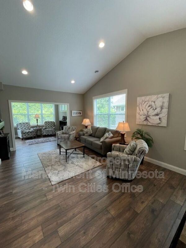 631 Liberty Way - Photo 6 of 24