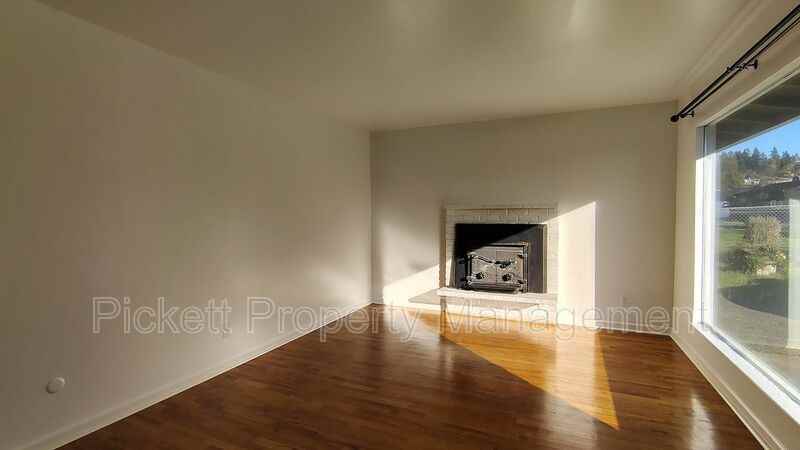 1316 E Hope St - Photo 3 of 19