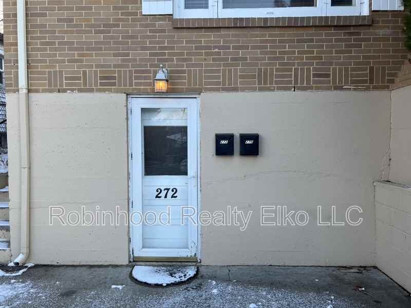 272 Cedar St - Photo 3 of 27