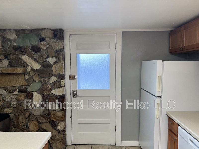 272 Cedar St - Photo 6 of 27