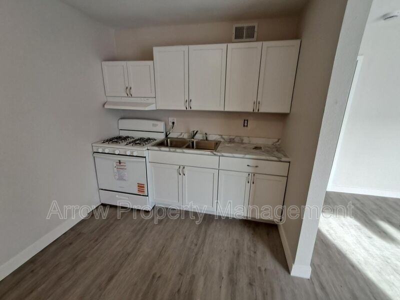 1416 Oakland Rd Ne - Photo 3 of 9